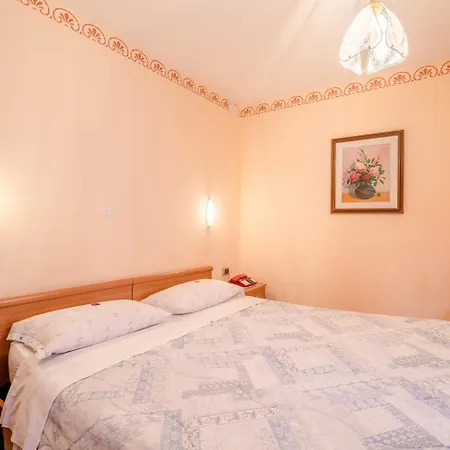 Hotell Genzianella 3*